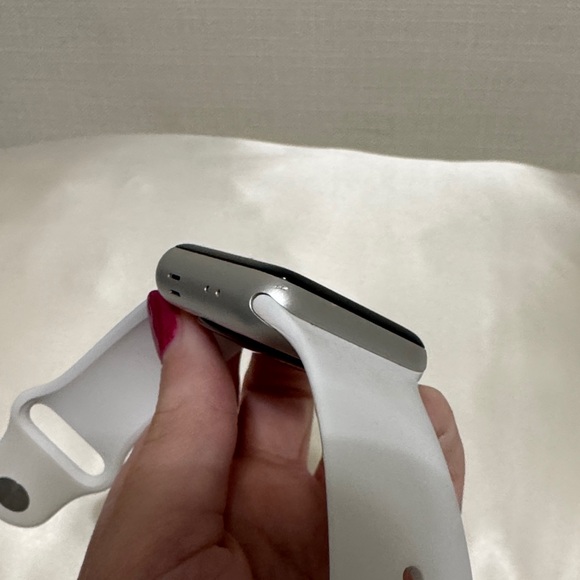 Apple Smartwatch in Silver and White - Picture 5 of 5